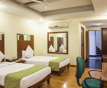 Sandhya Hotel Hyderabad Exterior foto
