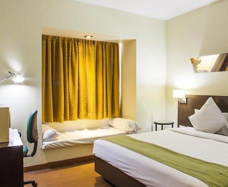 Sandhya Hotel Hyderabad Exterior foto