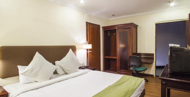Sandhya Hotel Hyderabad Exterior foto